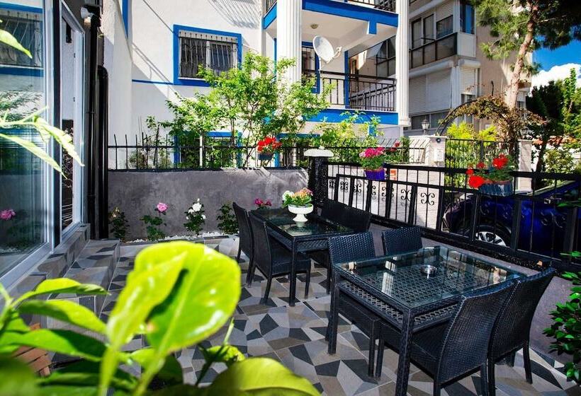 فندق 8 Rooms House