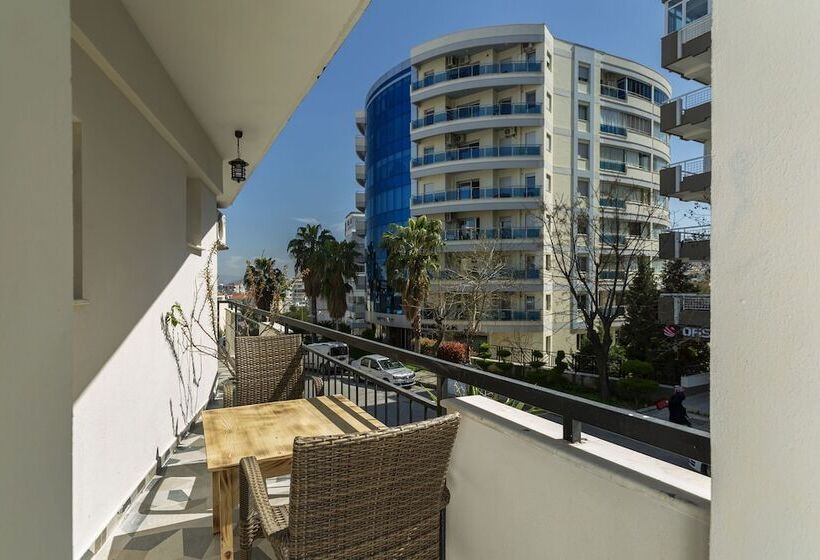 فندق 8 Rooms House