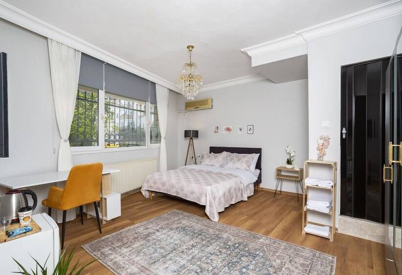 فندق 8 Rooms House