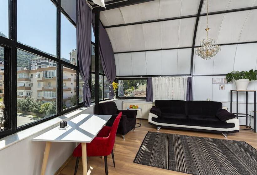 فندق 8 Rooms House