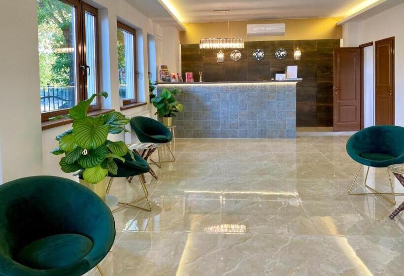 هتل Cinkota Residence