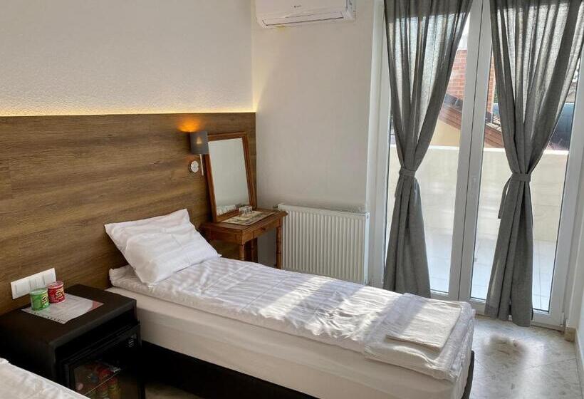 هتل Cinkota Residence