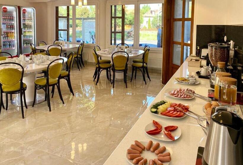 هتل Cinkota Residence