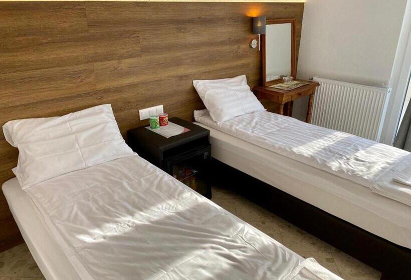 هتل Cinkota Residence