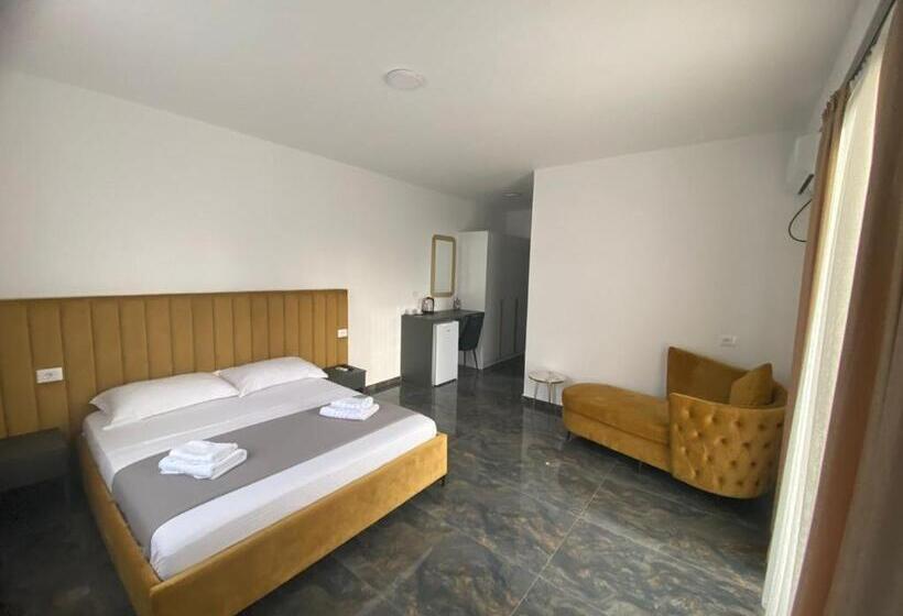 בית מלון כפרי Leodori 3 Suites