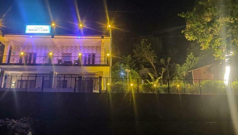 فندق Mount And Lakes