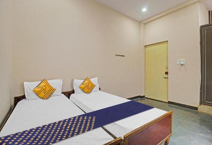 酒店 Spot On 811891 Shepherds Boarding And Lodging