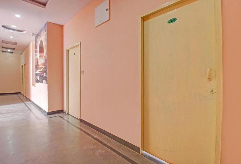 酒店 Spot On 811891 Shepherds Boarding And Lodging