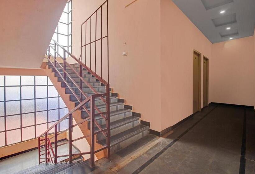 酒店 Spot On 811891 Shepherds Boarding And Lodging