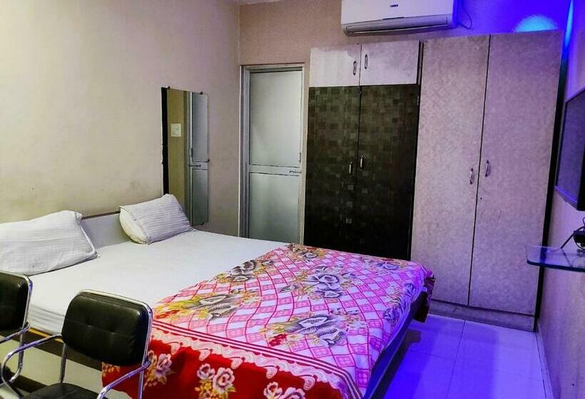 فندق Staymaker Madhuwan Heights