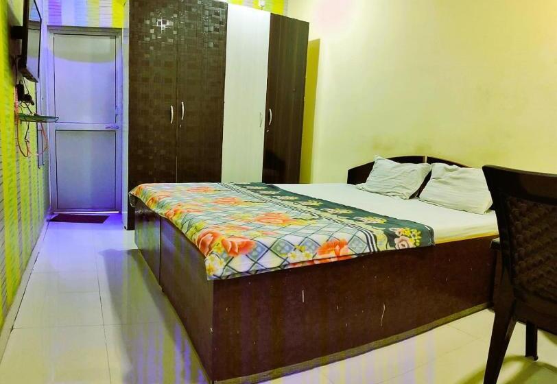 فندق Staymaker Madhuwan Heights