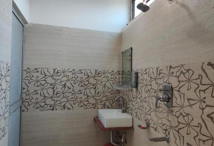 فندق Staymaker Madhuwan Heights