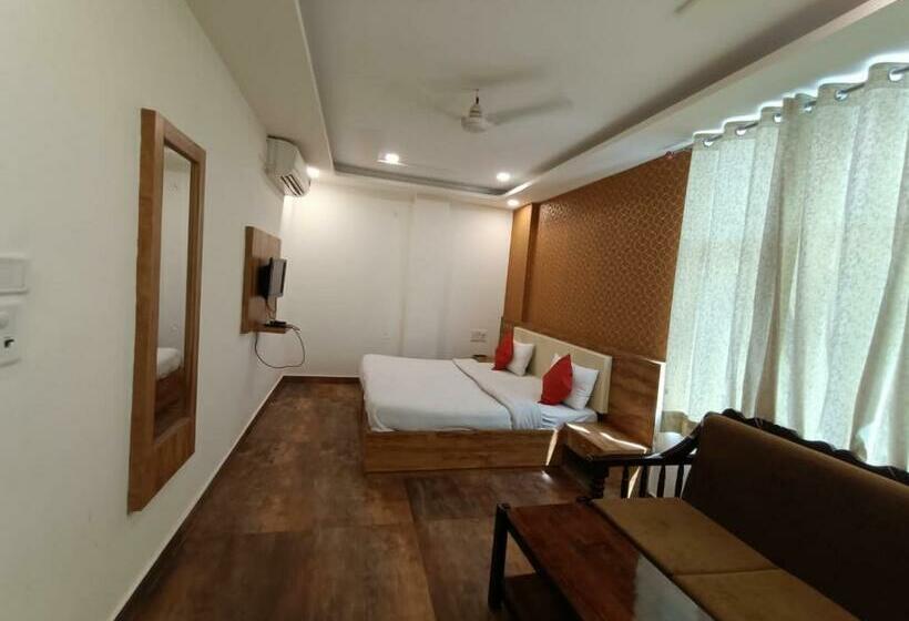 호텔 Vrindavan Palace