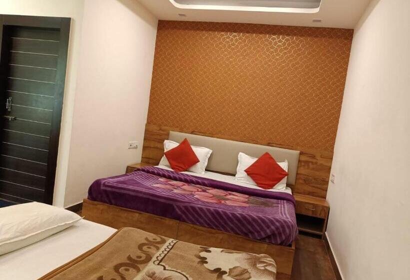 호텔 Vrindavan Palace