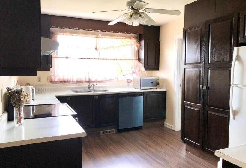 پانسیون Cheerful Room With Private Bathroom
