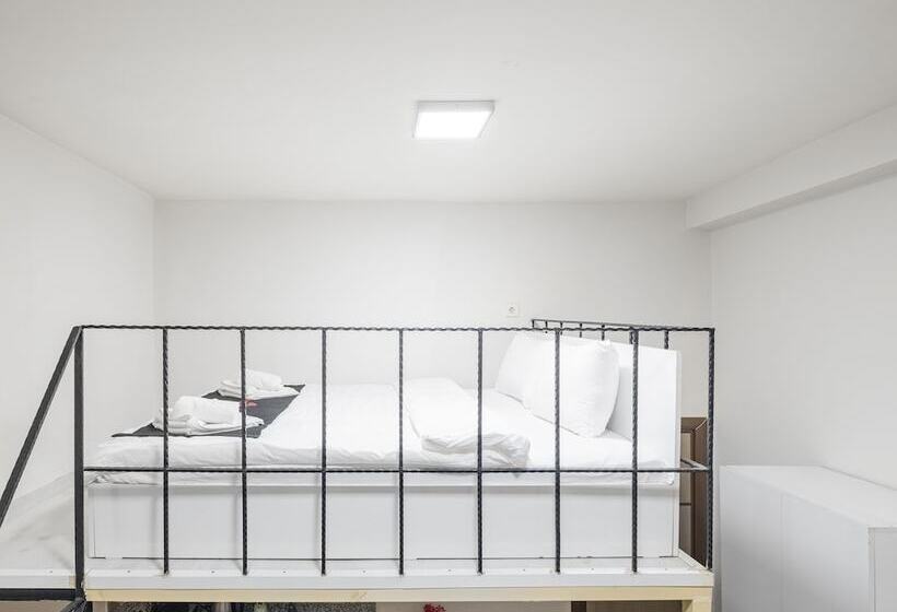 The Red Tent Suite 88