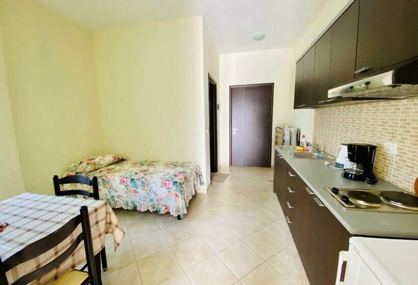 旅馆 Eleana  Bunec