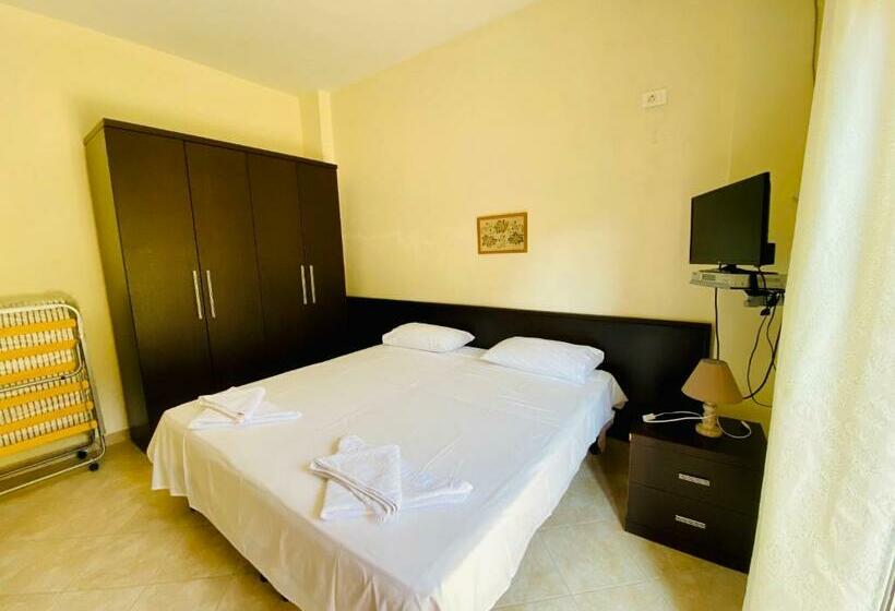 旅馆 Eleana  Bunec