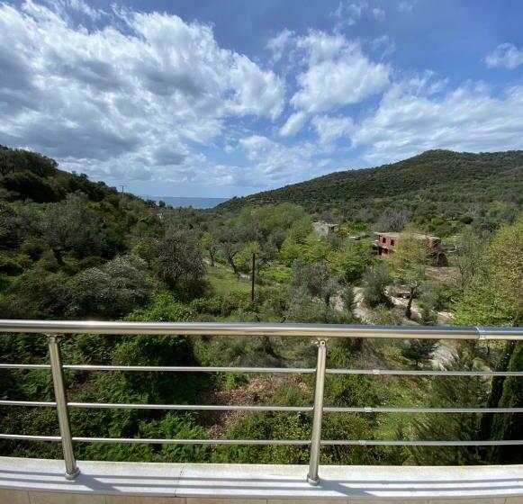 旅馆 Eleana  Bunec