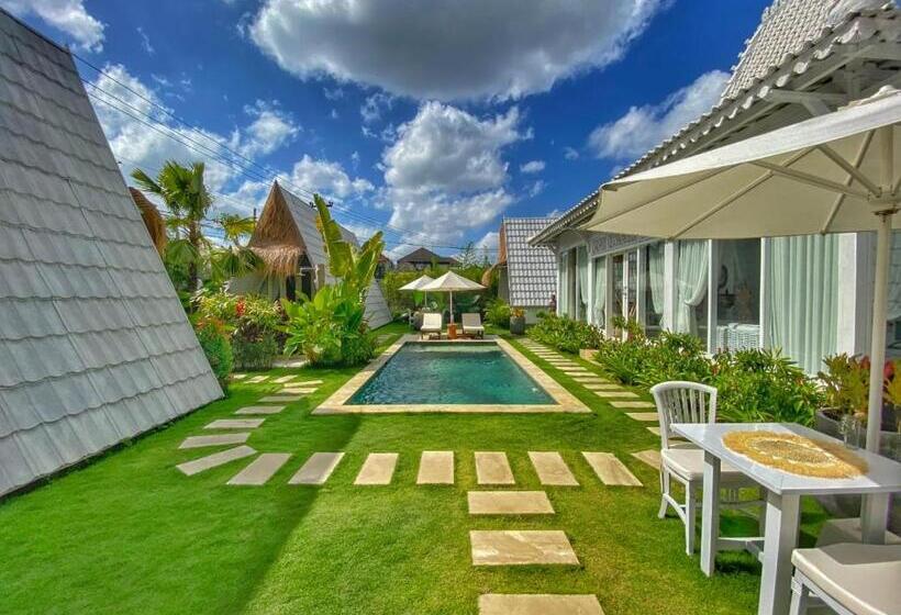 مبيت وإفطار Piramida S White Villa S Bali   Joglo