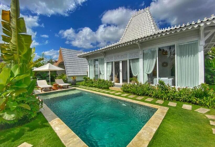 مبيت وإفطار Piramida S White Villa S Bali   Joglo