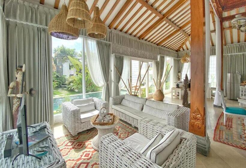 민박 Piramida S White Villa S Bali   Joglo