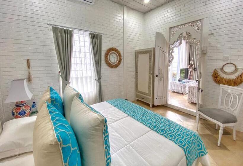 مبيت وإفطار Piramida S White Villa S Bali   Joglo