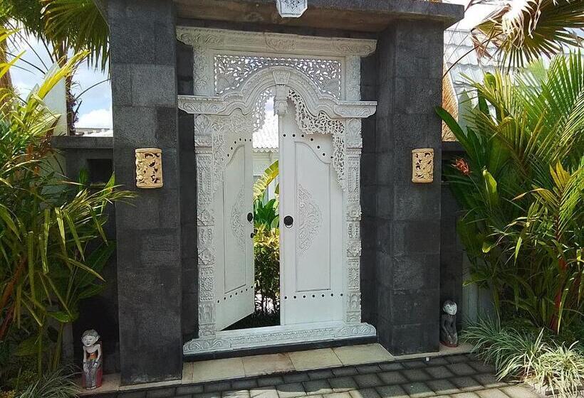 민박 Piramida S White Villa S Bali   Joglo