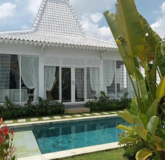 مبيت وإفطار Piramida S White Villa S Bali   Joglo