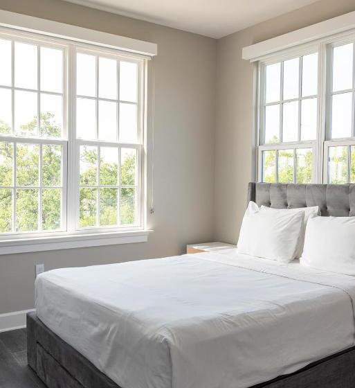 هتل Bywater Suite