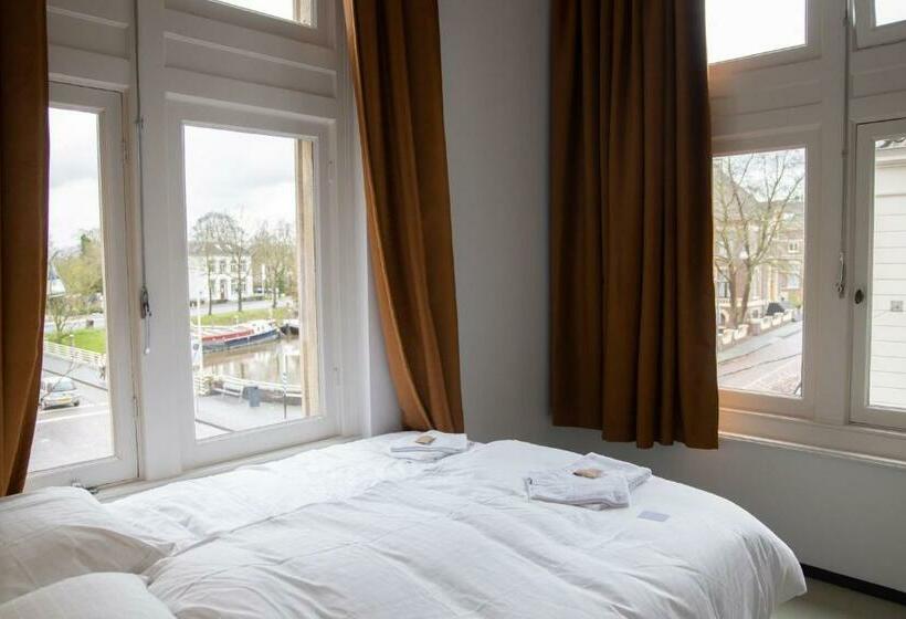 Hostel & Bar De Basis