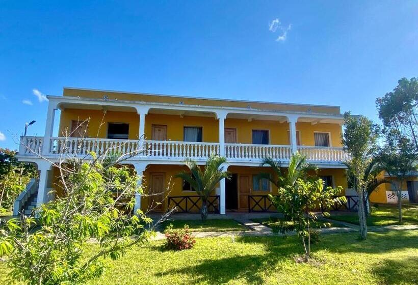 Hotell Andasibe Sifaka Lodge