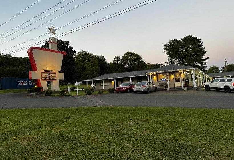 Отель Bea S Parkway Inn