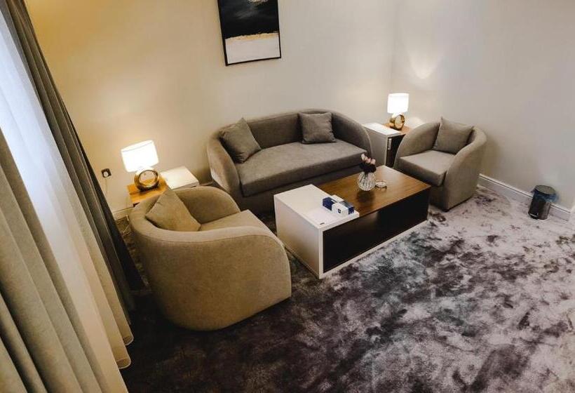 Отель Different