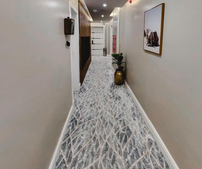 Отель Different