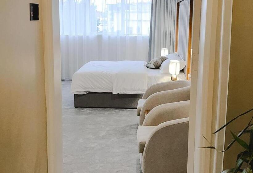 Отель Different