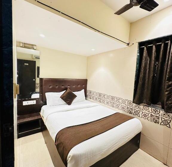 בית מלון כפרי Kalpana Residency   Near Us Embassy