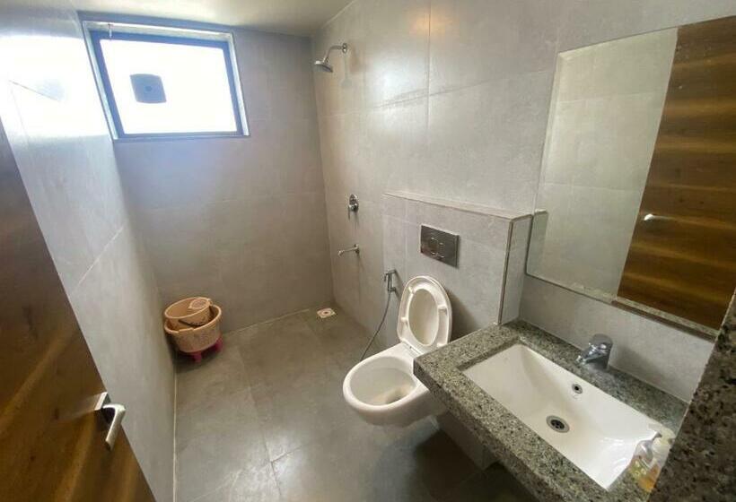 فندق Oyo Flagship 81120  The Crown