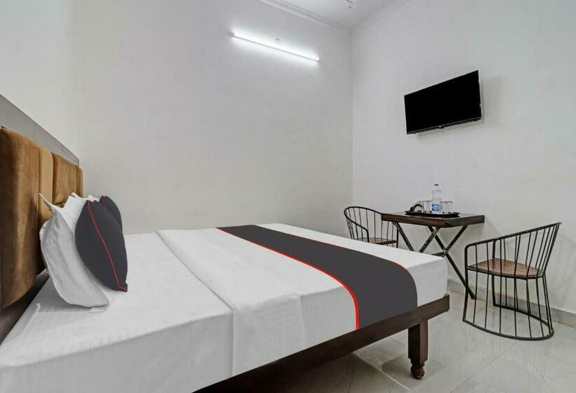 Отель Oyo Flagship 81127 Chaudhary Guest House Restaurant