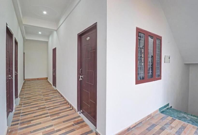 Отель Oyo Flagship 81127 Chaudhary Guest House Restaurant