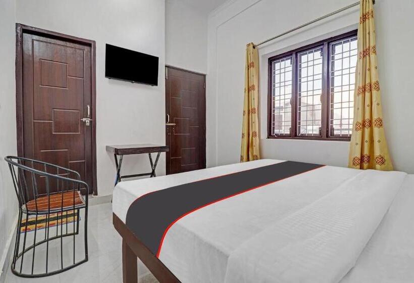 Отель Oyo Flagship 81127 Chaudhary Guest House Restaurant