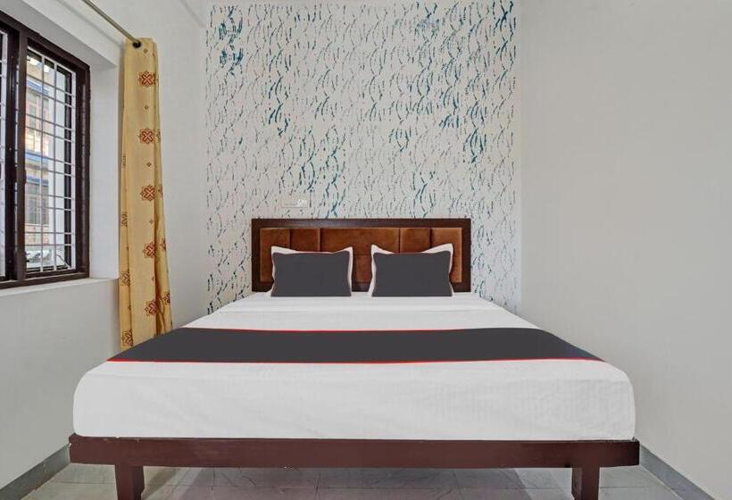 Отель Oyo Flagship 81127 Chaudhary Guest House Restaurant