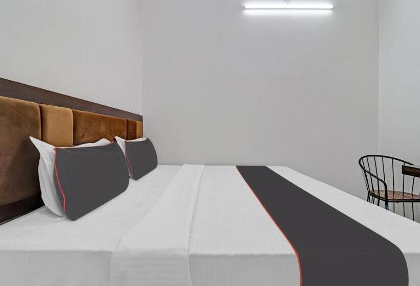 Отель Oyo Flagship 81127 Chaudhary Guest House Restaurant