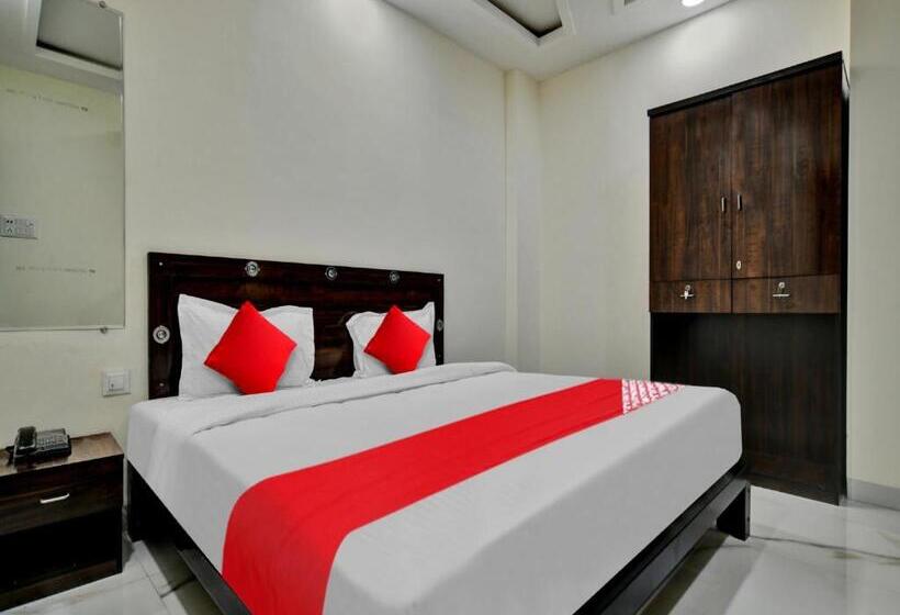 בית מלון כפרי Oyo Flagship 81131  Dr Greens