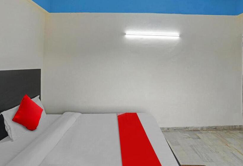 Отель Oyo Flagship 81142 Town Palace