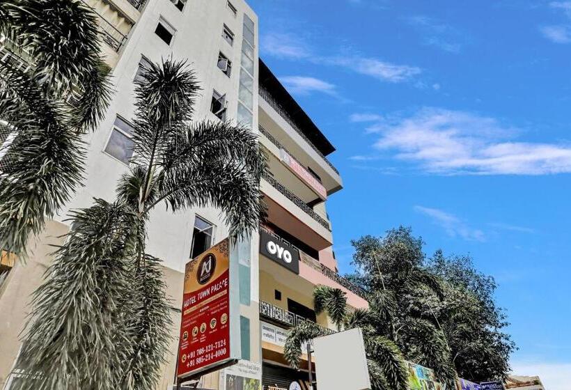 Отель Oyo Flagship 81142 Town Palace