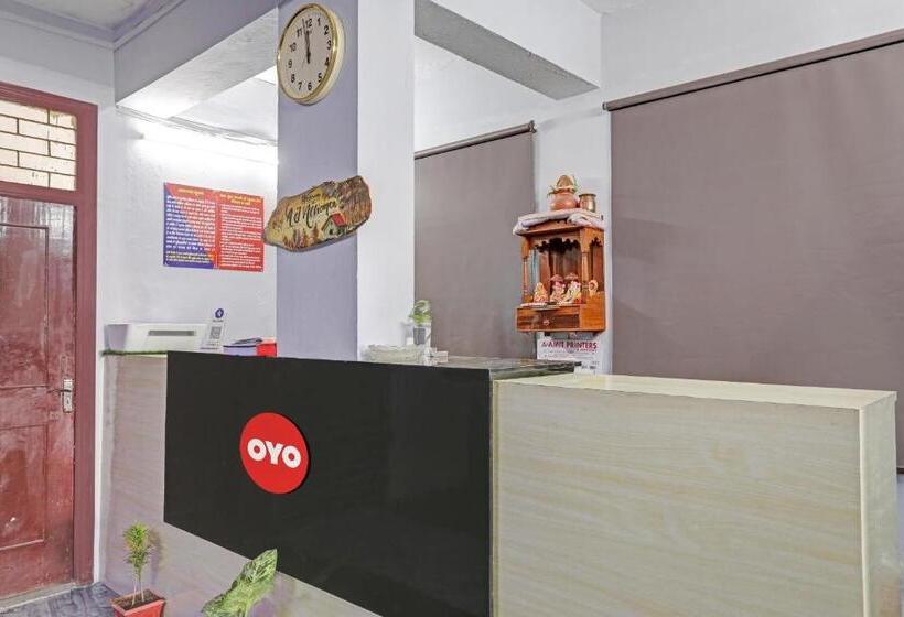 Отель Oyo Flagship 81142 Town Palace