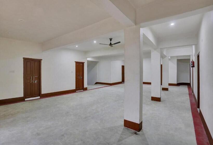 فندق Spot On 81110 Ganga Darshan Guest House