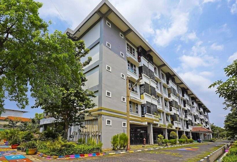 ホテル Spot On 92474 Penginapan Rusunawa Ii