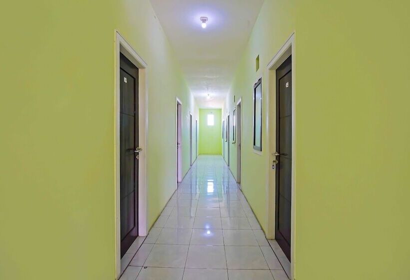 ホテル Spot On 92474 Penginapan Rusunawa Ii